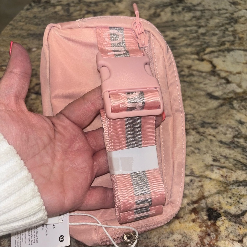 Lululemon Everywhere Belt Bag NWT - Picture 11 of 11
